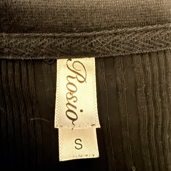 Black Ribbed Collared Crop Top - Picture 2 of 2